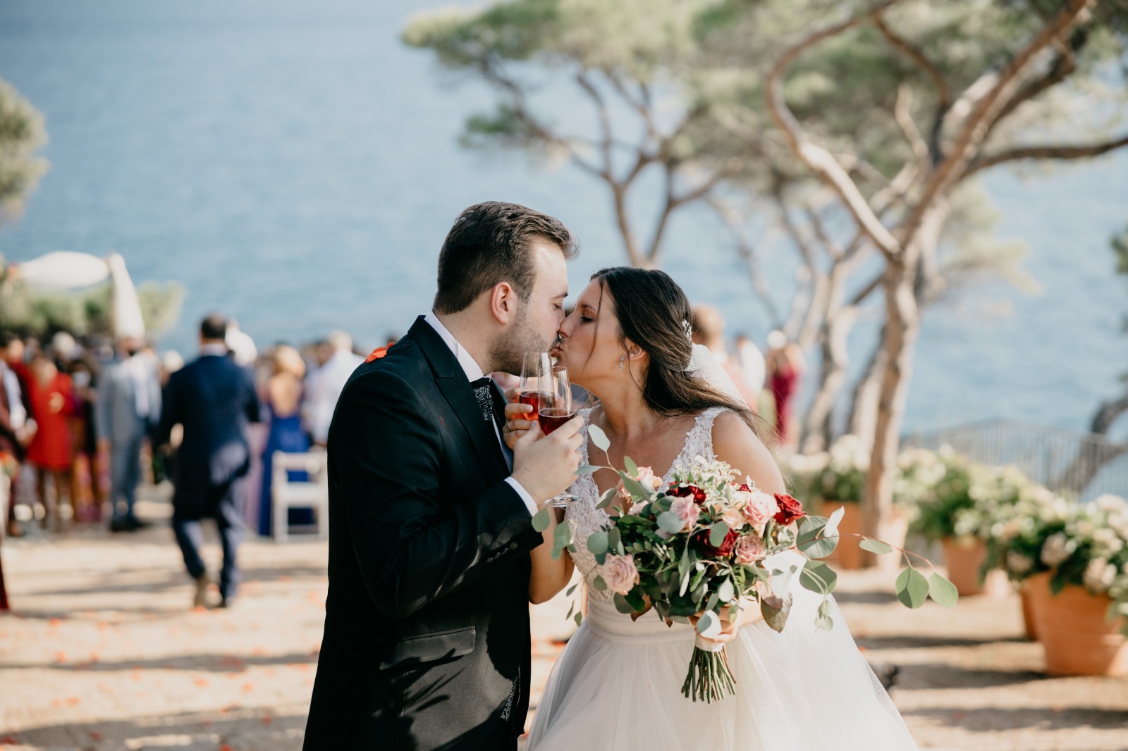 Boda con rosas rojas y espíritu de San Jordi