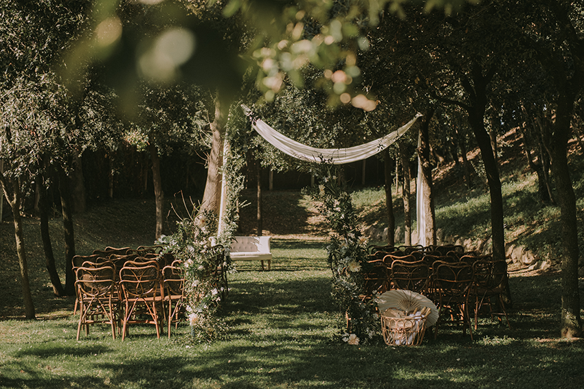 Boda en el campo del bosque de encinas de Mas Haritza